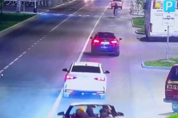 Юноша открыл стрельбу из пистолета на улице российского города