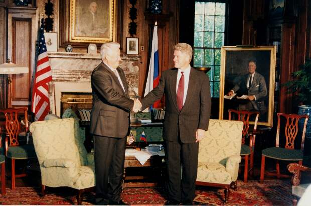 Президент Ельцин в гостях у президента Клинтона.png