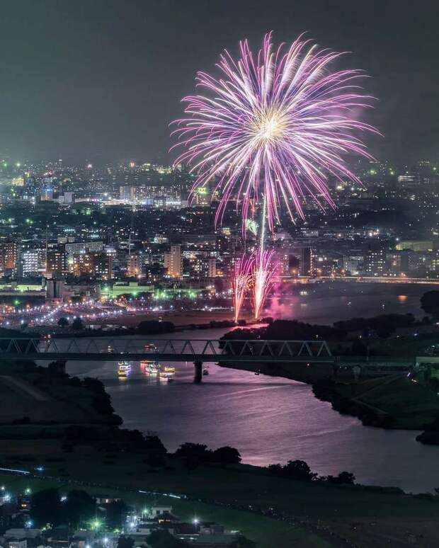 The Japanese Photographer Keisuke Captures The Beauty Of Fireworks In Japan