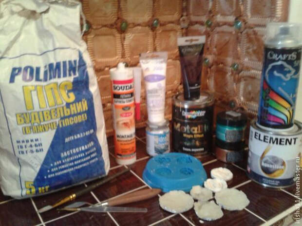 Цветочный фальш-камин из самодельных гипсовых плиток (2) (635x476, 249Kb)