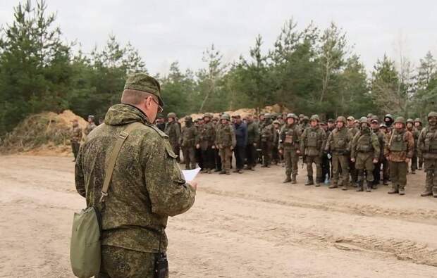 23 мая, по случаю профпраздника морской пехоты Украины, всё-таки рискнувший вернуться в страну Зеленский навестил одну из бригад этой самой пехоты в окрестностях Угледара.