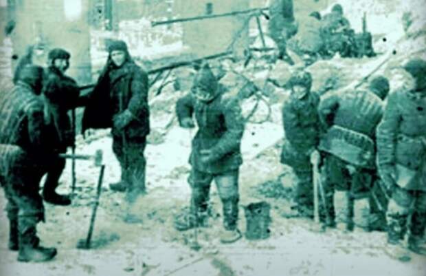 В годы войны в лагерях стало еще хуже, чем было. В годы войны в лагерях стало еще хуже, чем было.