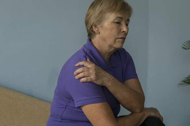 Неочевидный симптом рака: как боль в плече может выдать болезнь