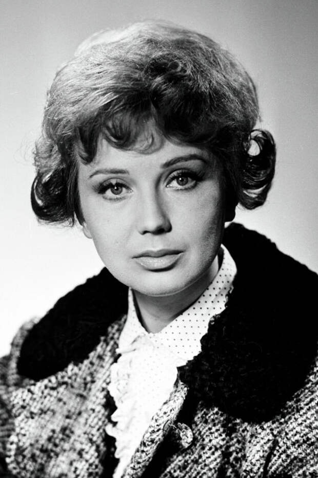 Елена Добронравова