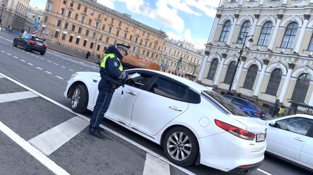 Полиция Петербурга задержала 45 нелегалов и наказала 20 нарушителей ПДД