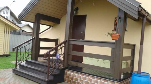 Перила для лестниц: как выбрать подходящую конструкцию для дома (68 фото)