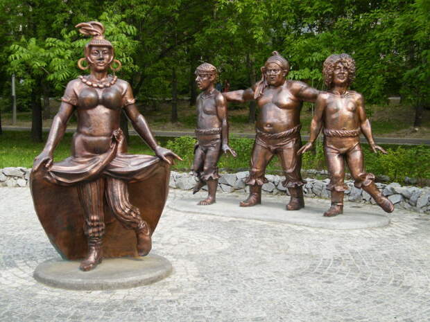 Памятник Атаманше, Трусу, Балбесу и Бывалому в Хабаровске. / Фото: www.wikimedia.org