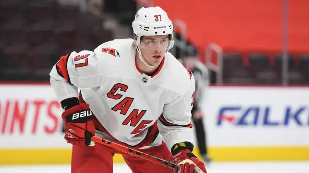 Форвард «Каролины» Свечников выбыл на несколько дней из-за травмы