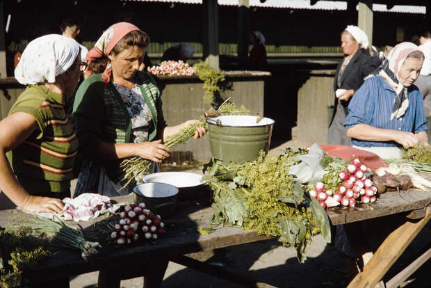 Russia, merchants selling vegetables at Irkutsk market Russia, merchants selling vegetables at Irkutsk market