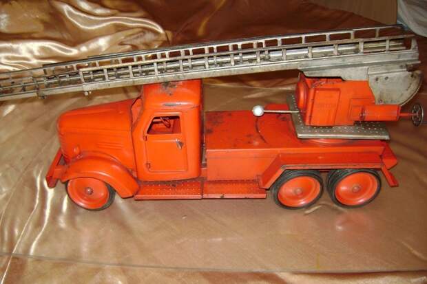 Еще одна пожарная машинка — 350 000 рублей. игрушки, фото, цена