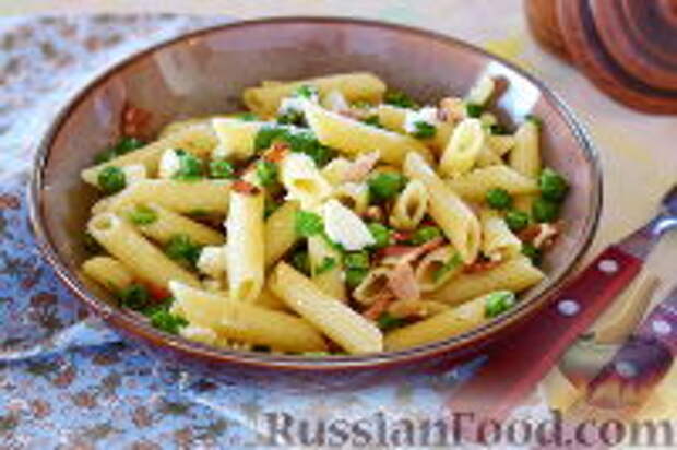 Фото к рецепту: Макароны с грудинкой и зеленым горошком