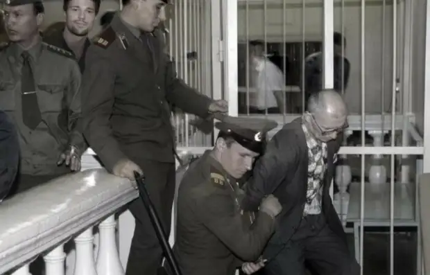 Долгие годы он оставался неуловимым. Долгие годы он оставался неуловимым.