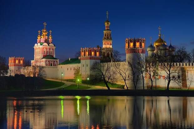 В некрополе Новодевичьего монастыря в Москве отреставрировали старинные захоронения
