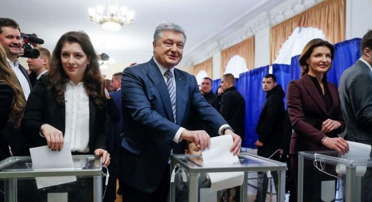 Политолог рассказал о шансах Зеленского и Порошенко во втором туре