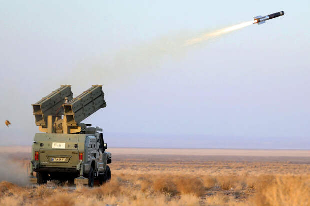 Пожар возник в лагере в Багдаде после удара по самолету США Palm Jet