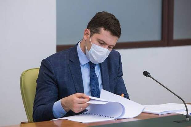 Алиханов ответил на жалобу о выгнанном из трамвая ребёнке без маски