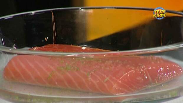 Маринованный лосось с равиоли из свёклы