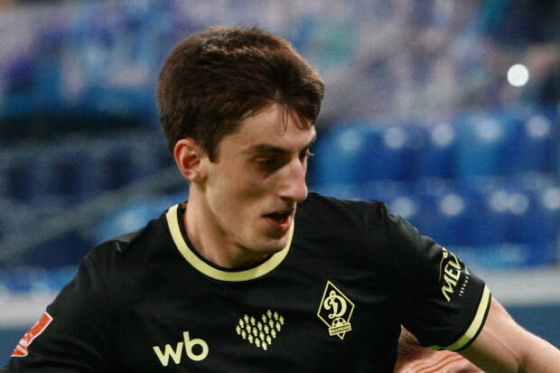 Игрок махачкалинского "Динамо" Ахмедов получил перелом скулы в игре с "Акроном"