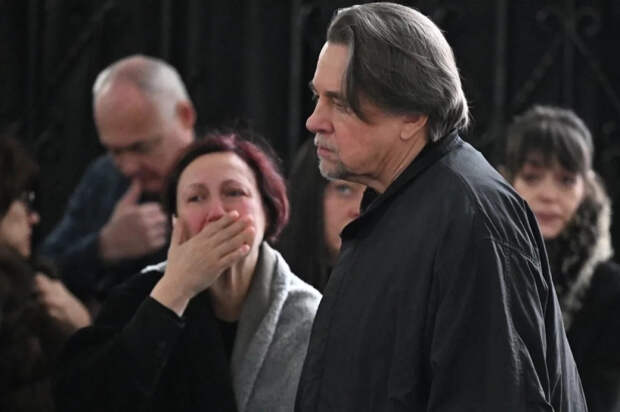 Проститься с режиссером Олейниковым пришли Эрнст и Бондарчук