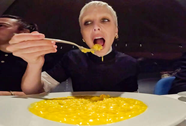 «Мы удаляли без размышлений, а они выставляют напоказ» Люди во всем мире показывают свои самые плохие фото. Зачем они это делают?