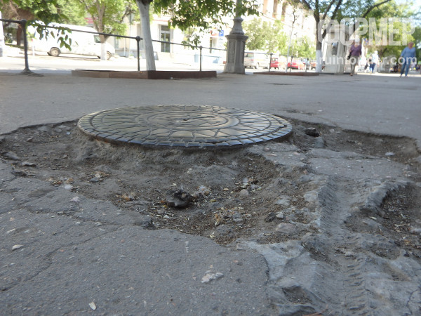 Фоторепортаж «ИНФОРМЕРа»: в Севастополе дороги делают, а тротуары подождут?