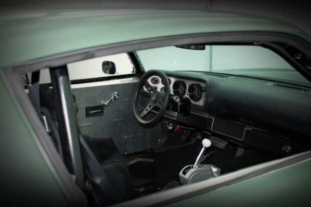 Chevrolet Camaro F-Bomb 1973 года от Вин Дизеля (12 фото) Chevrolet Camaro F-Bomb 1973 года от Вин Дизеля (12 фото)
