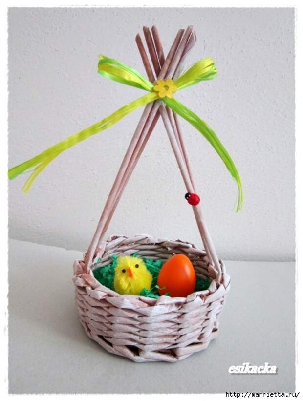 Плетение из газет. Корзинка для пасхальных яиц. Мастер-класс (17) (492x652, 170Kb)