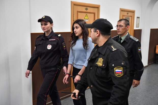 Страшно быть рабыней своего отца. Но еще страшнее - получить за это 20 лет тюрьмы