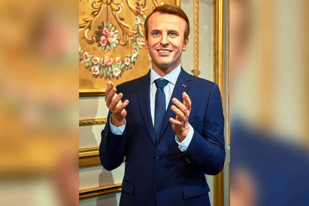 Franceinfo: активисты Greenpeace украли из музея в Париже статую Макрона
