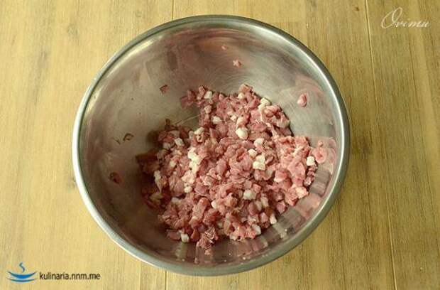 Украинская кухня. Колбаса жареная крестьянская в глечиках