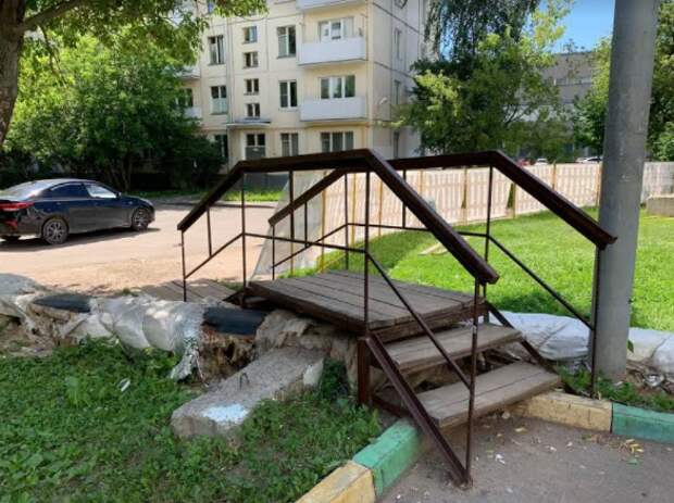 Демонтаж систем наружного теплоснабжения начался в Кузьминках после вмешательства Толстого / Фото: Александр Чикин