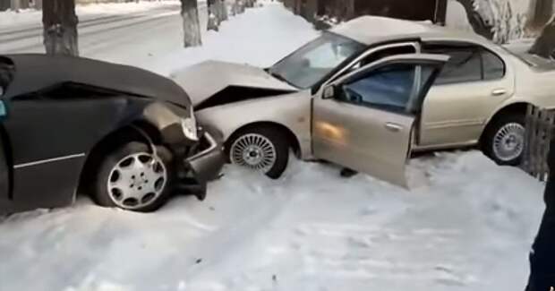 Авария дня. Опасность ожидает на каждом перекрестке!