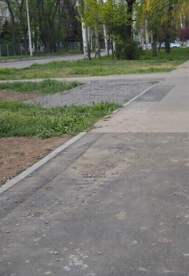 Донецк, Калининский район, на бульваре Шахтостроителей проваливается новый тротуар https://t.me/webmoney_dn/321464