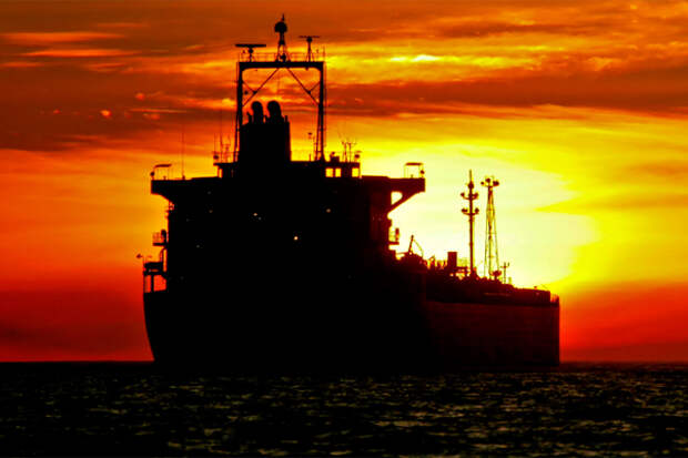 Танкер уходит экспорт импорт СПГ нефть