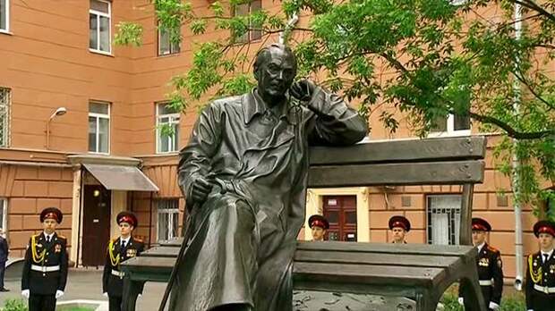 В Москве появился памятник Сергею Михалкову