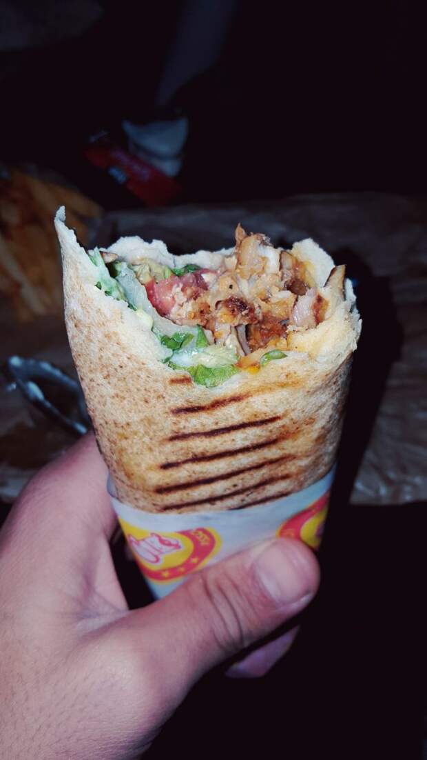 Шаурма кусает карман: новый рекорд цен на любимый фастфуд грозит отечественным едокам