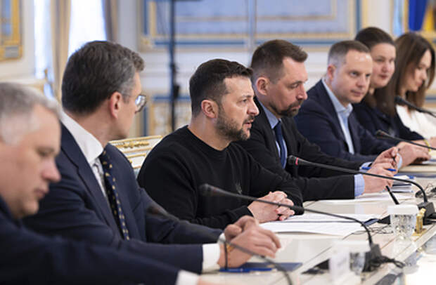 Зеленский заявил, что не понимает слов Макрона об отправке войск на Украину