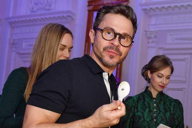 16-летняя дочь Деревянко вышла в свет с бойфрендом