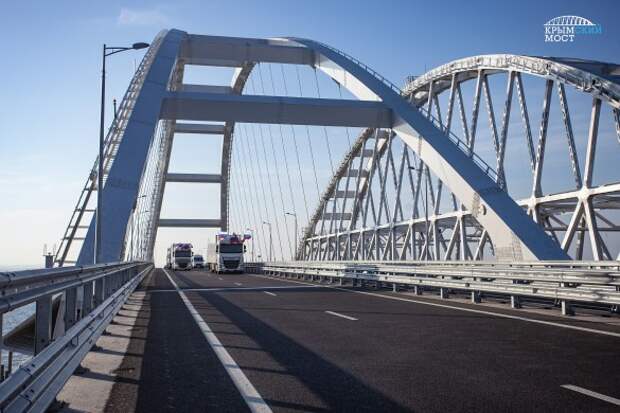 Автомобилист не исключает, что мог видеть Скрипалей на Крымском мосту. Фото: www.globallookpress.com