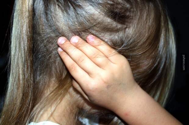 В Шимановске 9-летнюю девочку изнасиловали в заброшенном доме