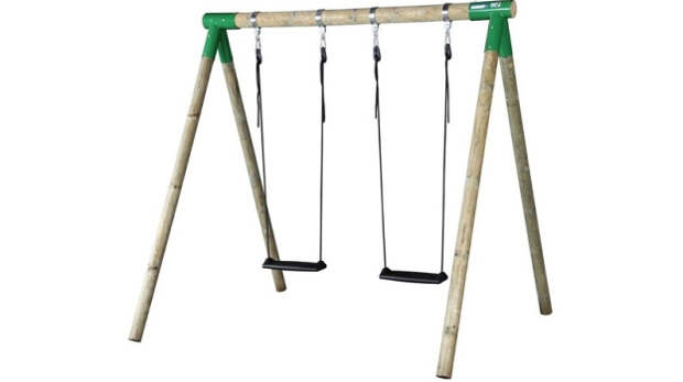 В Евпатории на ребенка упал элемент качели на детской площадке