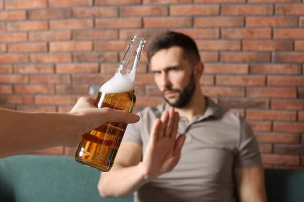 Bigpicture.ru man refusing to drink beer indoors closeup alcohol addiction treatment