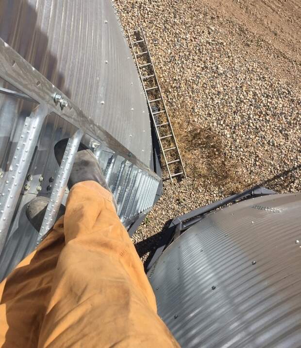 лестница упала