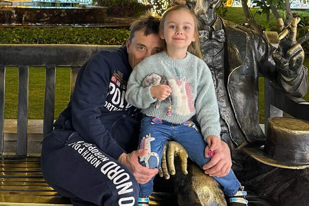 Актер Олег Васильков показал свою дочь