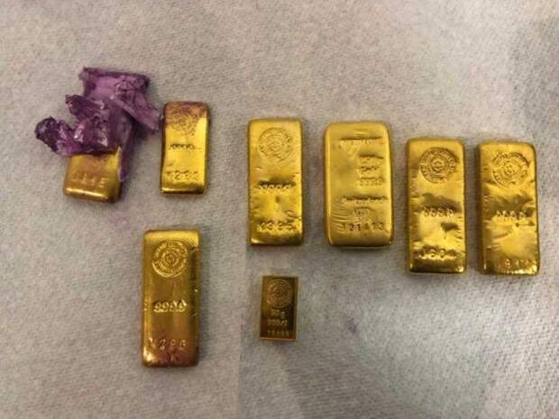 В банке с краской, отправленной из Британии во Львов, обнаружили 8 золотых слитков