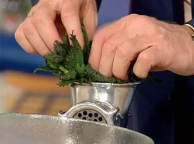 сок из крапивы из мясорубки