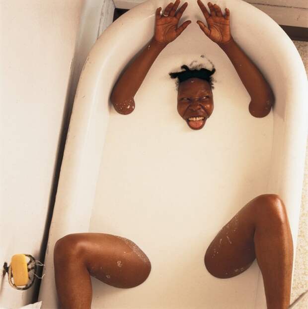 Вупи Голдберг в ванне с молоком. фото, фотография, фотохудожник