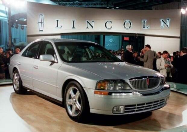 Американский седан Lincoln LS выпускался с 1999 по 2006 года Фото cheatsheetcom