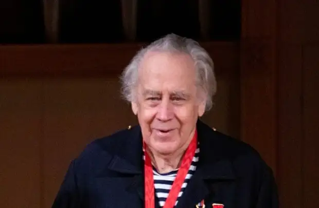 На могиле легендарного писателя Владислава Крапивина в Екатеринбурге установят памятник