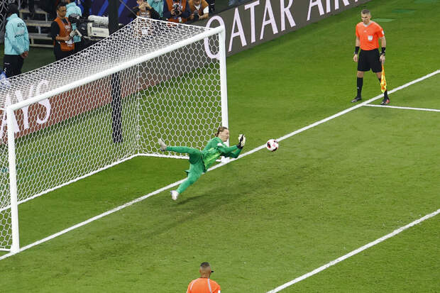 Французский журналист Даутель: Сафонов разрушил парижскую карьеру Шевалье